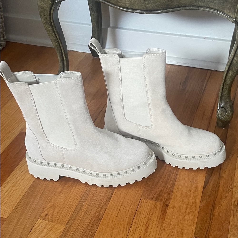 VINCE CAMUTO women’s suede log sole bootie’s